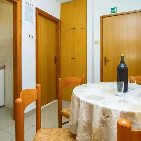 Two-bedroom In דירה לוקבה