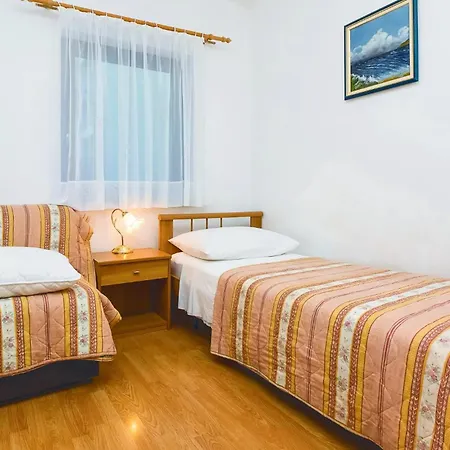Two-bedroom In דירה